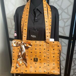 MCM Aren Visetos tote bag. Cognac color and black signature monogram tote. EUC